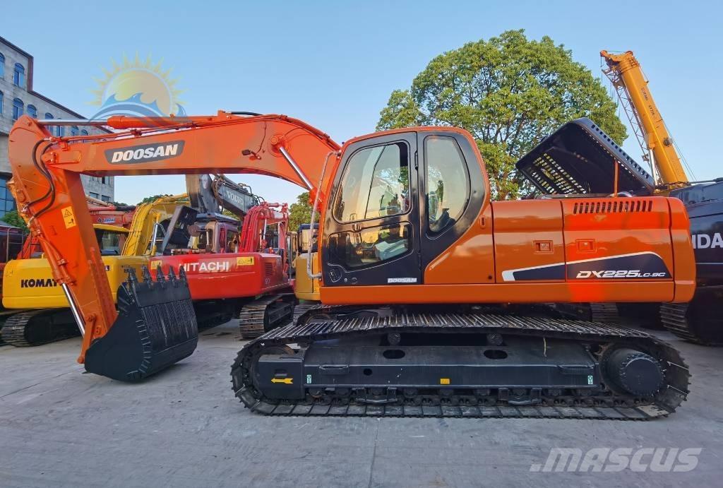 Doosan DX 225 LC Roomikekskavaatorid