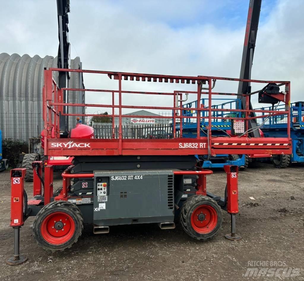 SkyJack SJ 6832 RT Käärtõstukid
