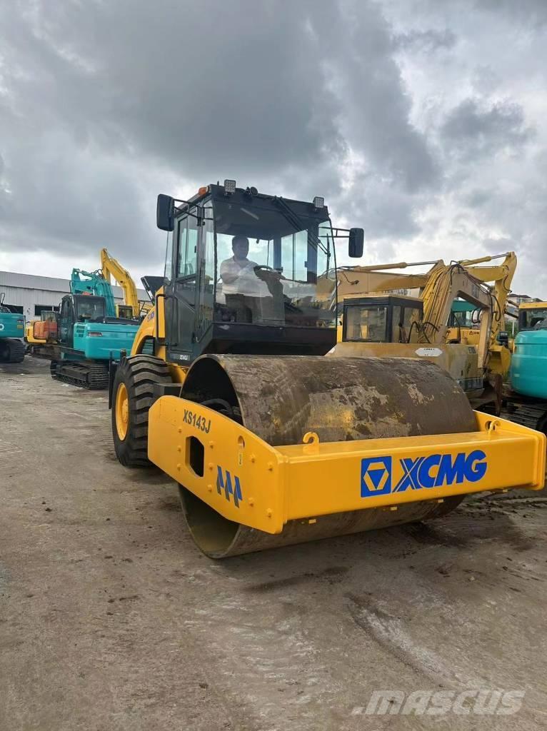 XCMG XS 143 Roomikekskavaatorid