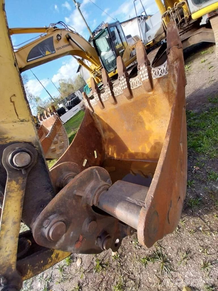 New Holland E 305 Roomikekskavaatorid