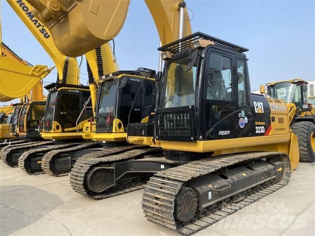 CAT 323 D L Roomikekskavaatorid