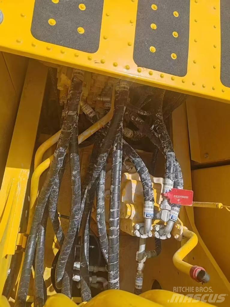 Komatsu 200-8 Roomikekskavaatorid