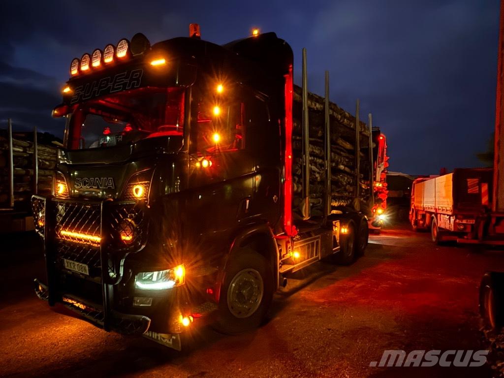 Scania R580B6X4HB Metsaveokid