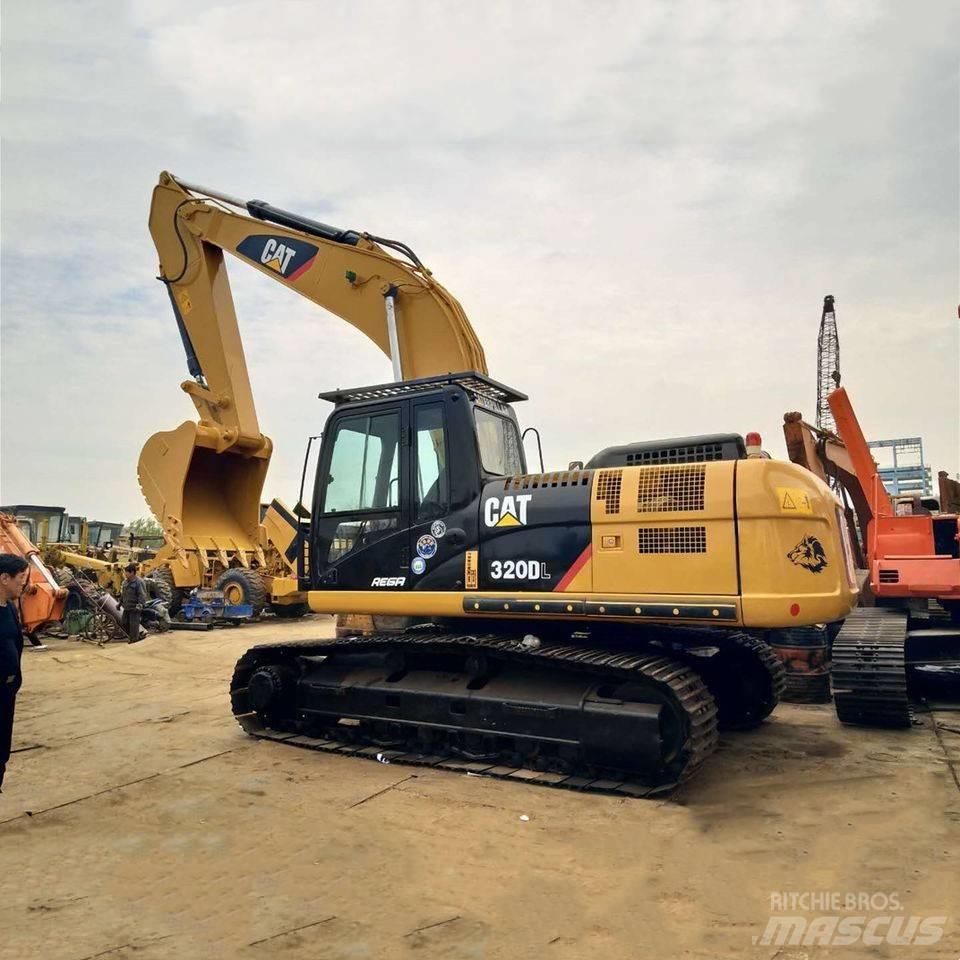 CAT 320D Roomikekskavaatorid