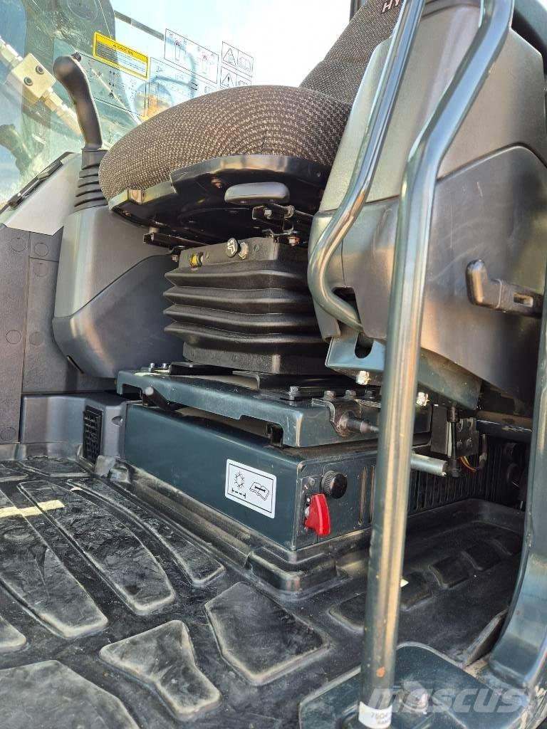 Hyundai HX 235 ALCR Roomikekskavaatorid