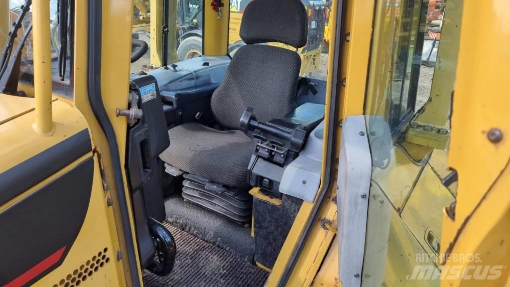 CAT D 5 N LGP Buldooserid
