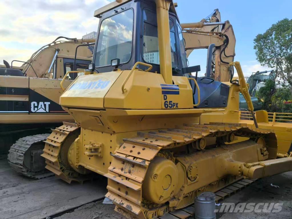 Komatsu D 65 PX-12 Buldooserid