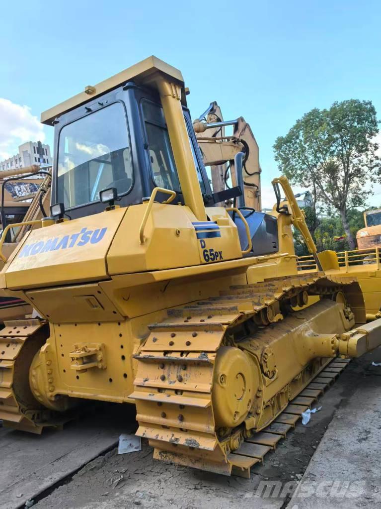 Komatsu D 65 PX-12 Buldooserid