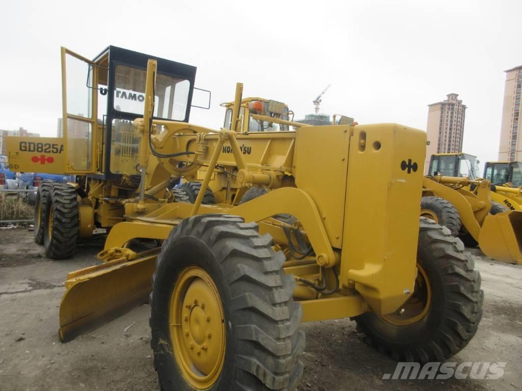Komatsu GD 623 Greiderid
