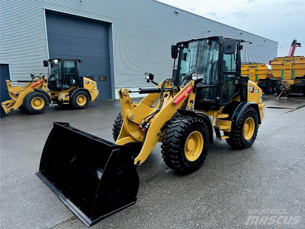 CAT 908 Rataslaadurid