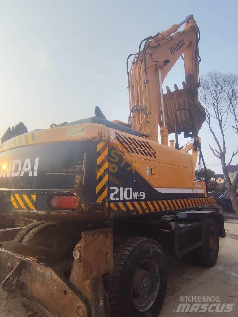 Hyundai 210W-9 Ratasekskavaatorid