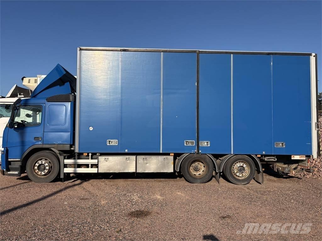 Volvo FM330 6x2 Furgoonautod