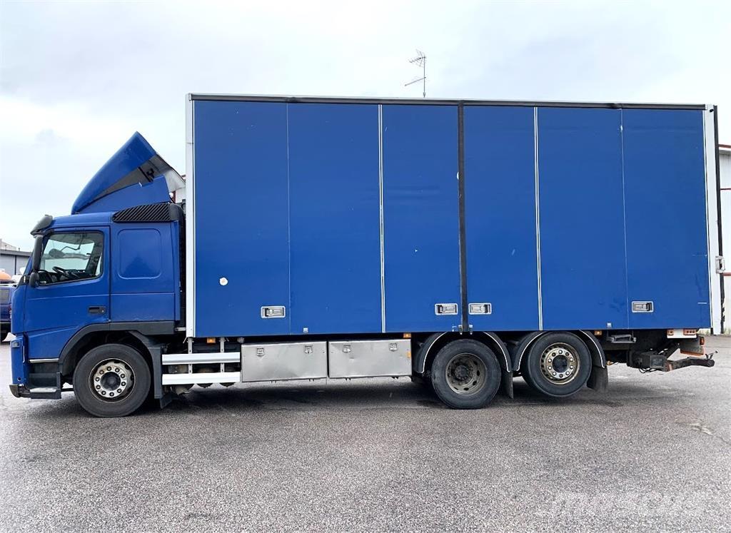Volvo FM330 6x2 Furgoonautod
