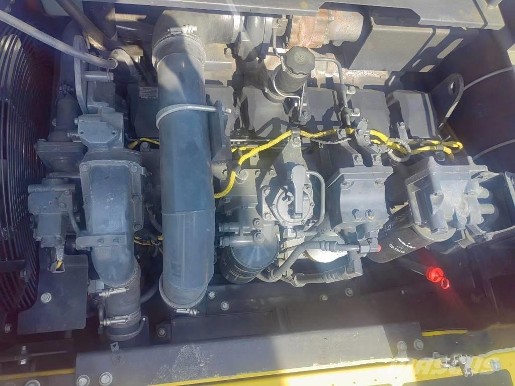 Komatsu PC450-8 Roomikekskavaatorid