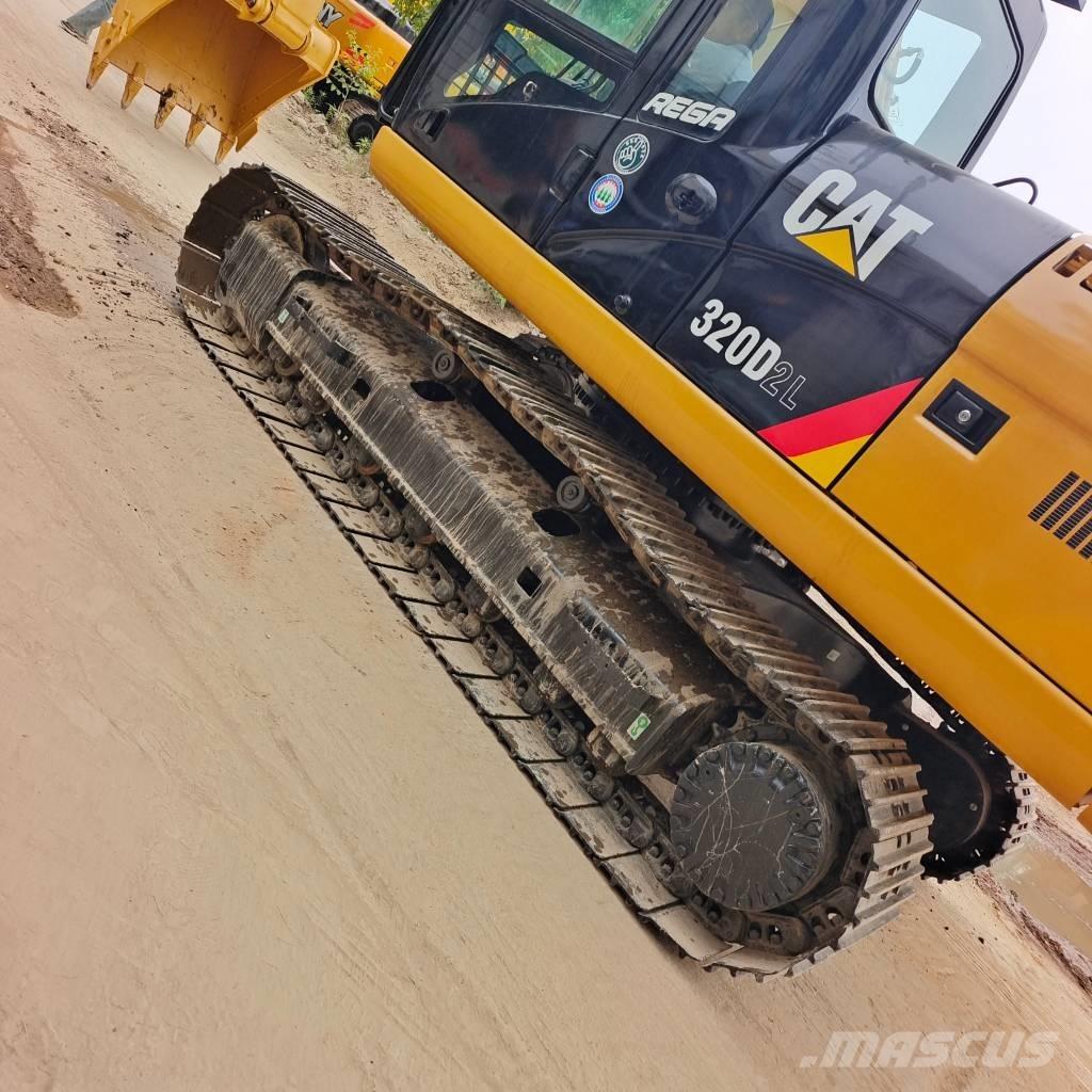CAT 320 D 2L Roomikekskavaatorid