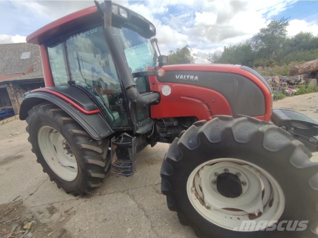 Valtra N 101 Traktorid
