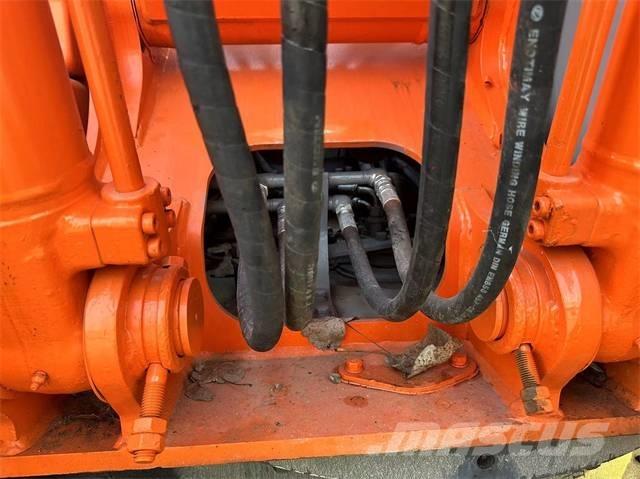 Hitachi EX100 Roomikekskavaatorid