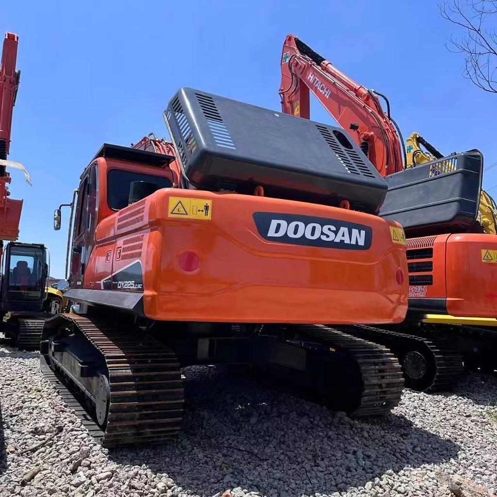 Doosan DX 225 LC Roomikekskavaatorid