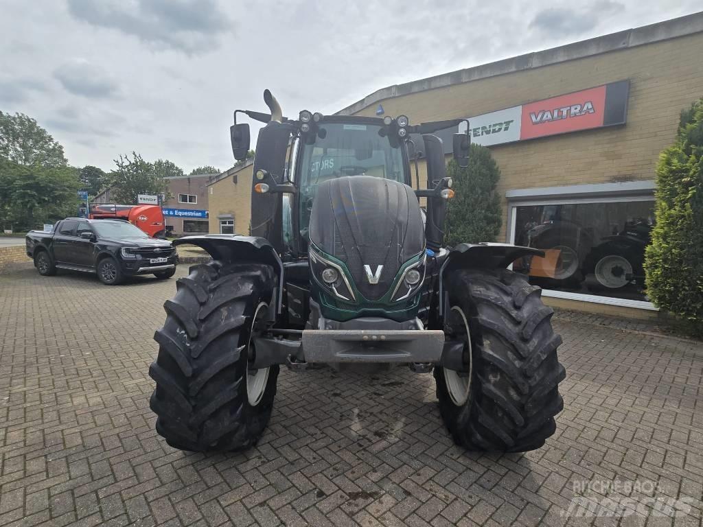 Valtra T 174 Traktorid