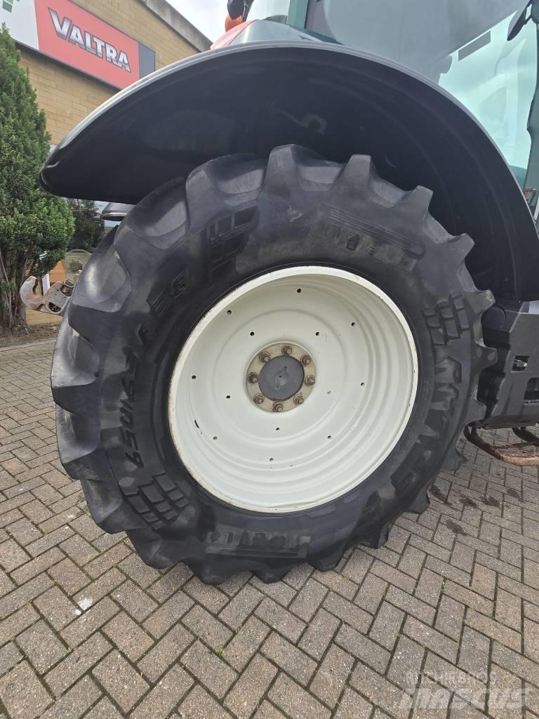 Valtra T 174 Traktorid