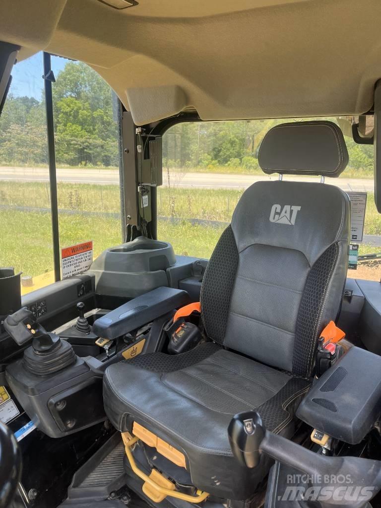 CAT D 6 LGP Buldooserid
