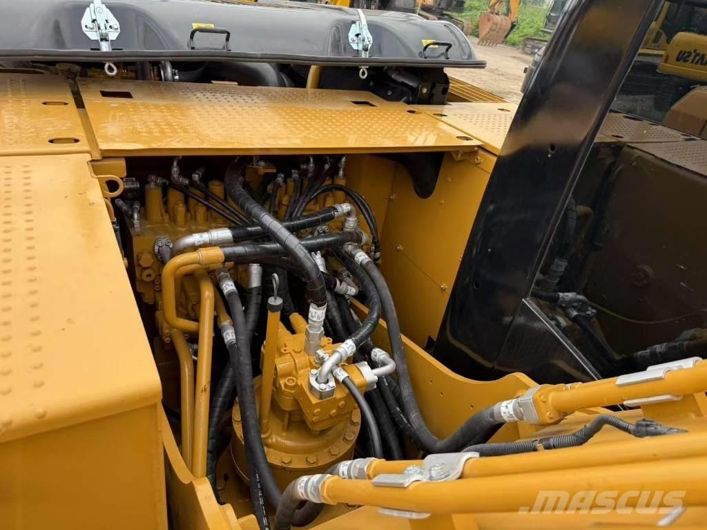 CAT 320D2 Roomikekskavaatorid