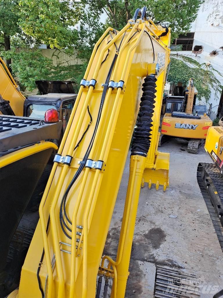 Komatsu PC 200-8 Roomikekskavaatorid