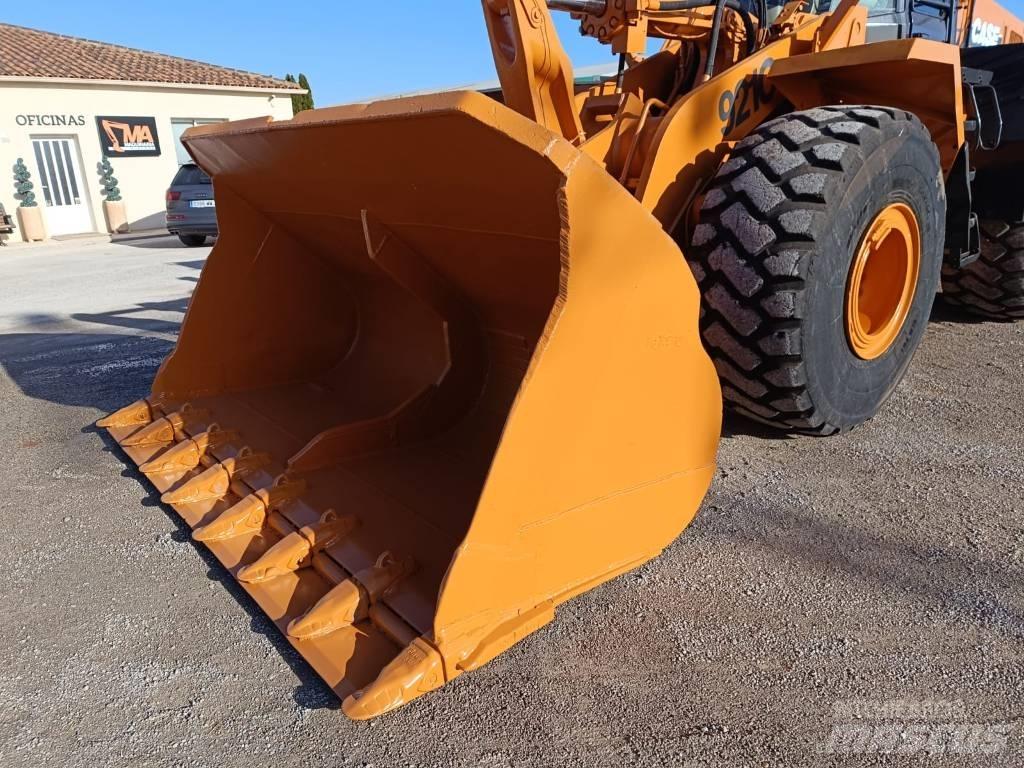 CASE 921 C/2 Rataslaadurid