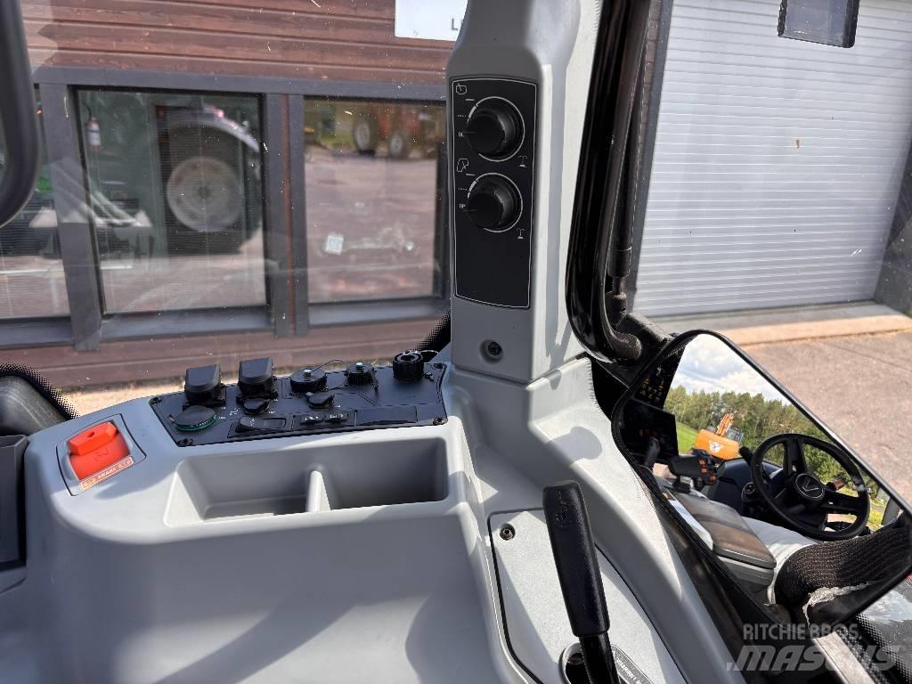 Valtra T 215 Versu Traktorid