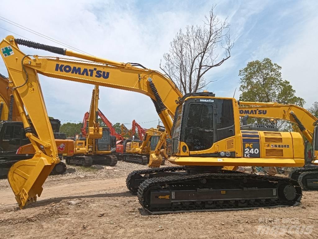 Komatsu PC 240-8 Roomikekskavaatorid