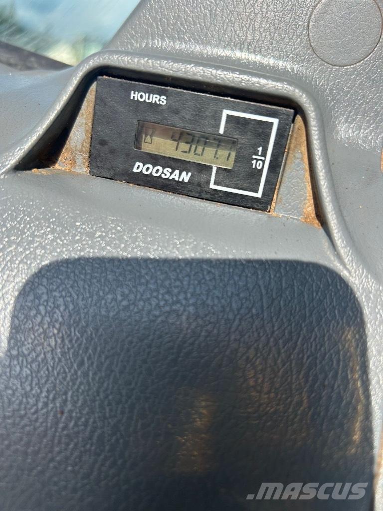 Doosan DX140 LC-7 Roomikekskavaatorid