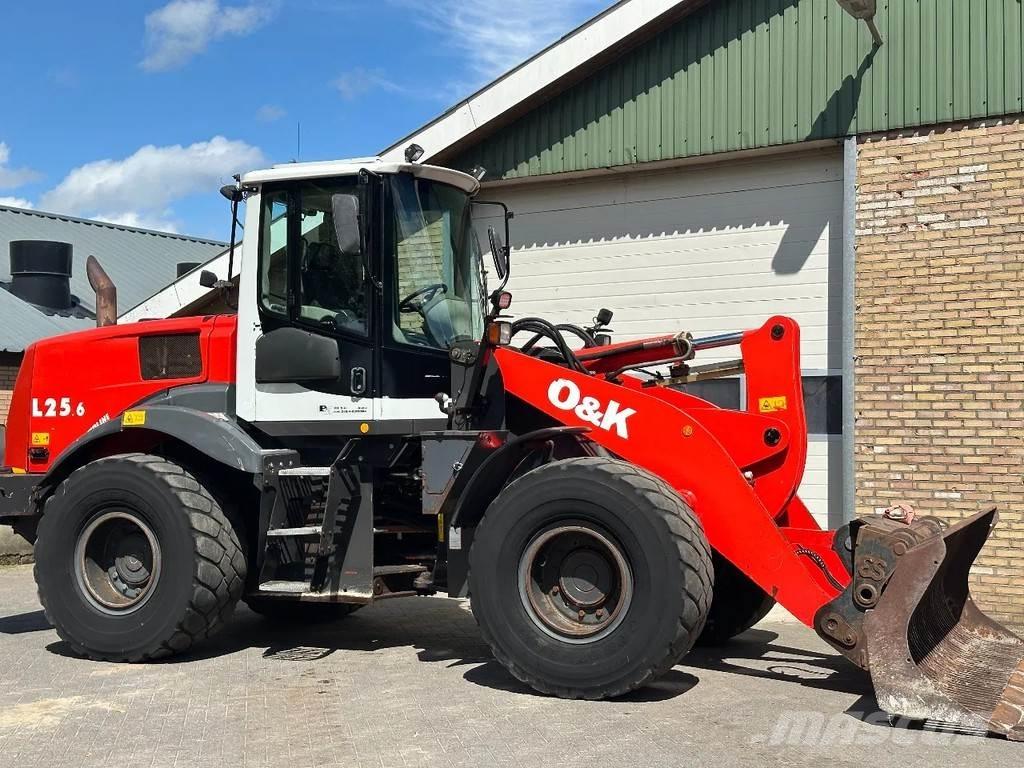 O&K 25.6 Rataslaadurid