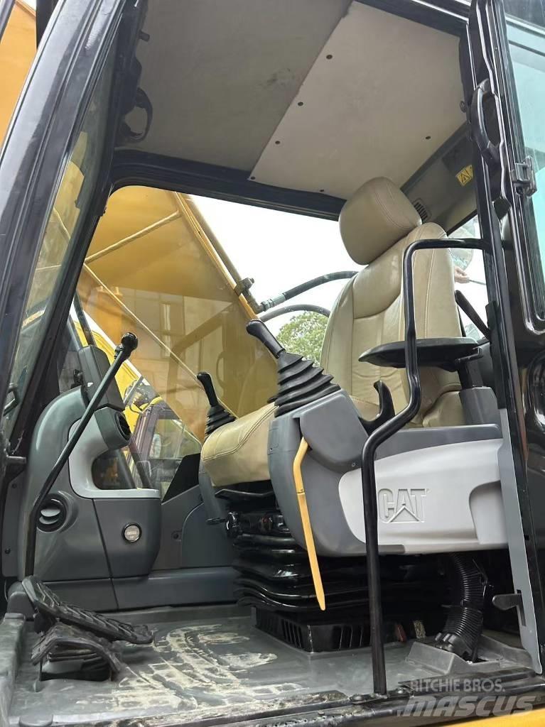 CAT 320 D Roomikekskavaatorid