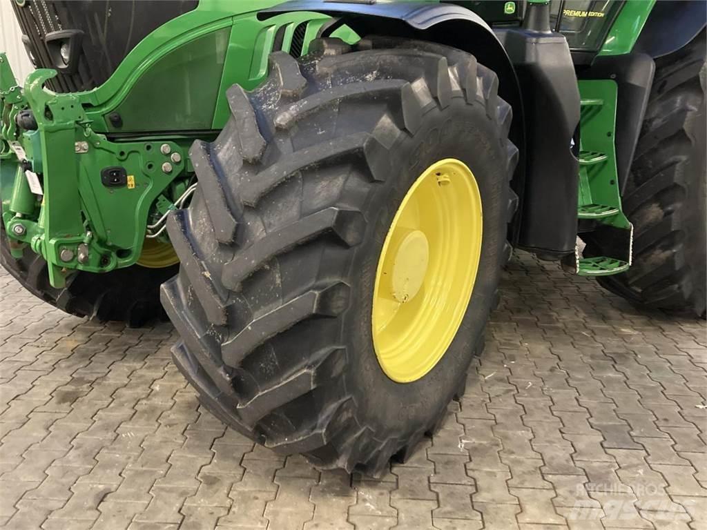 John Deere 6215R Traktorid