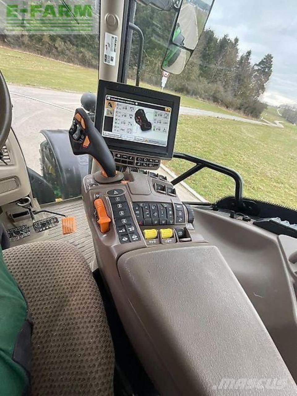 John Deere 6215 r Traktorid