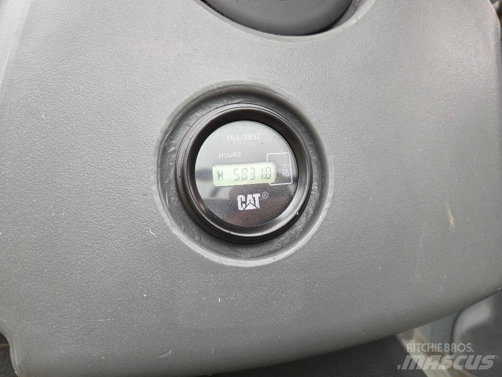 CAT 432D Ekskavaatorlaadurid