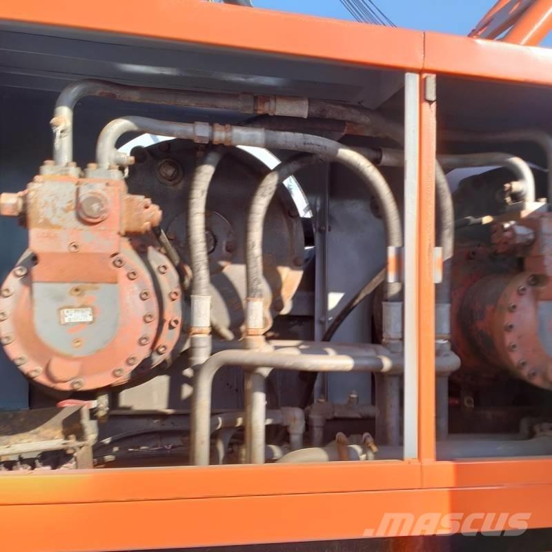 Hitachi KH 150 Roomikkraanad