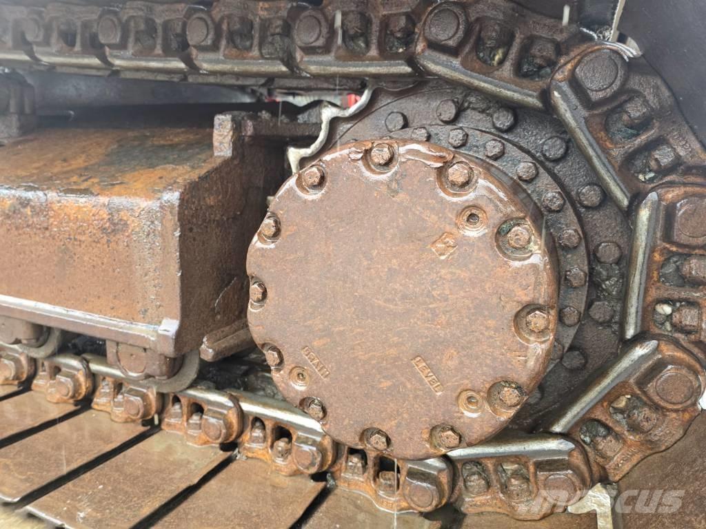 Hitachi ZX 210 Roomikekskavaatorid