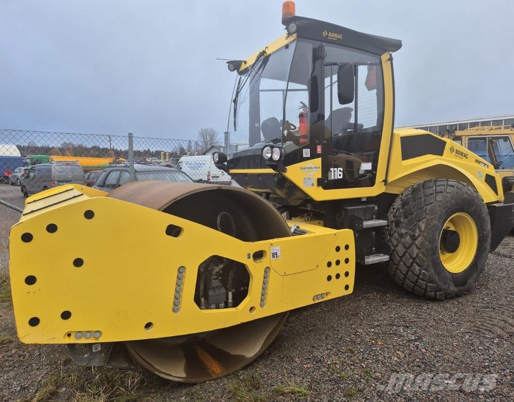 Bomag BW216D-5 Ühe trumliga rullid