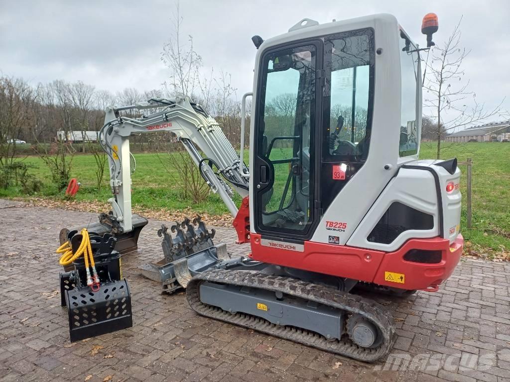 Takeuchi TB 225 Miniekskavaatorid < 7 t