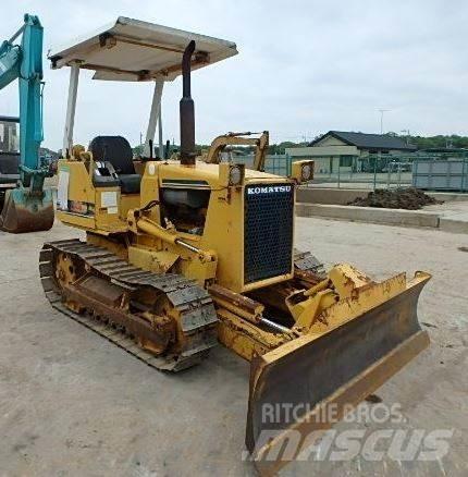 Komatsu D 20 A-6 Buldooserid