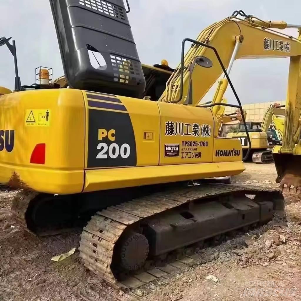 Komatsu PC 200 Roomikekskavaatorid
