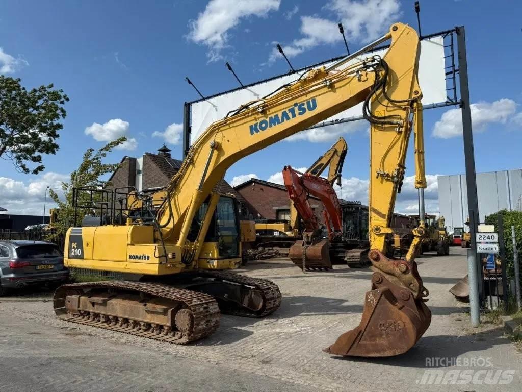 Komatsu PC210LC-8 Roomikekskavaatorid