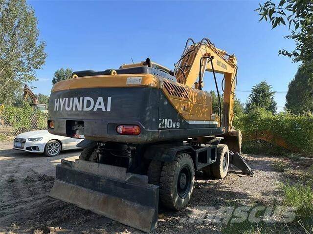 Hyundai 210W Roomikekskavaatorid