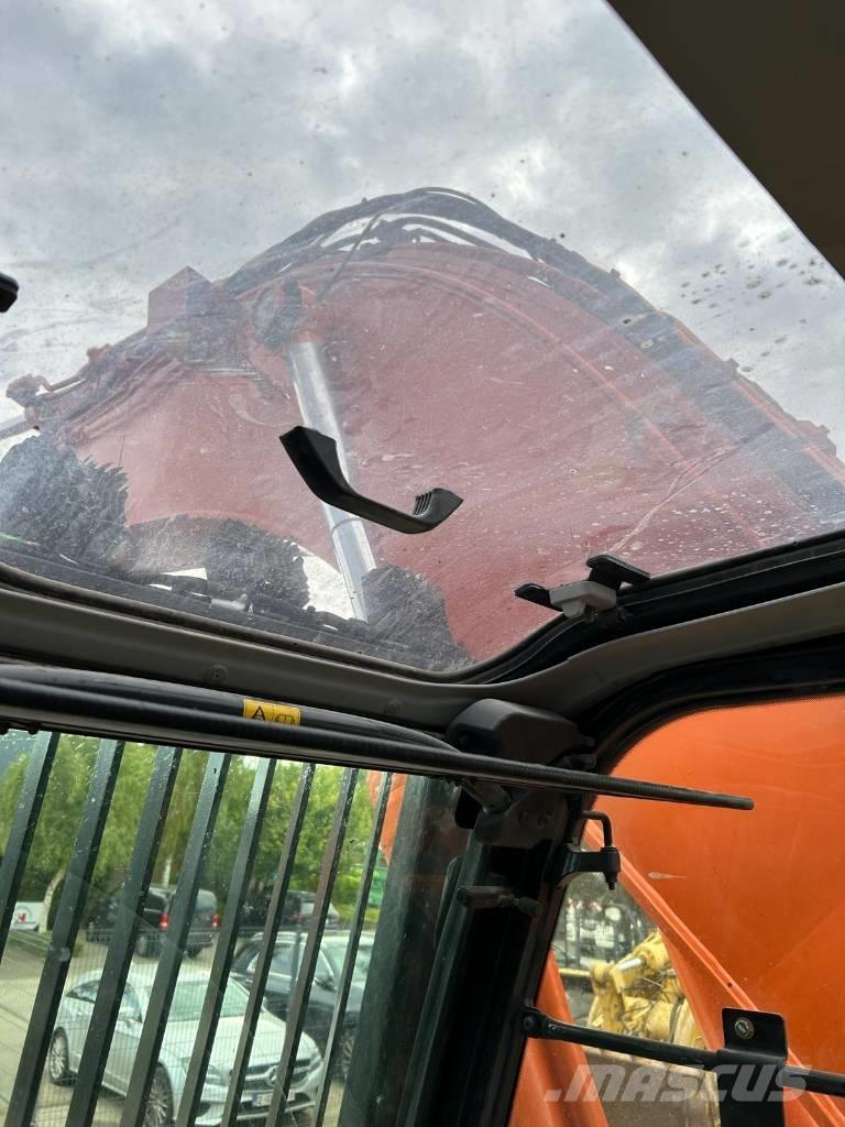 Hitachi ZX300LC-5 Roomikekskavaatorid