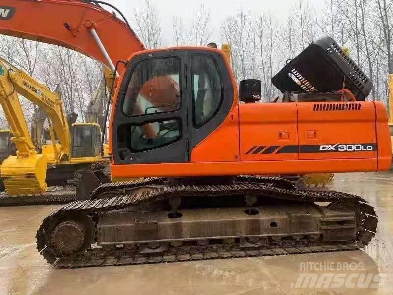 Doosan DX300LC Roomikekskavaatorid