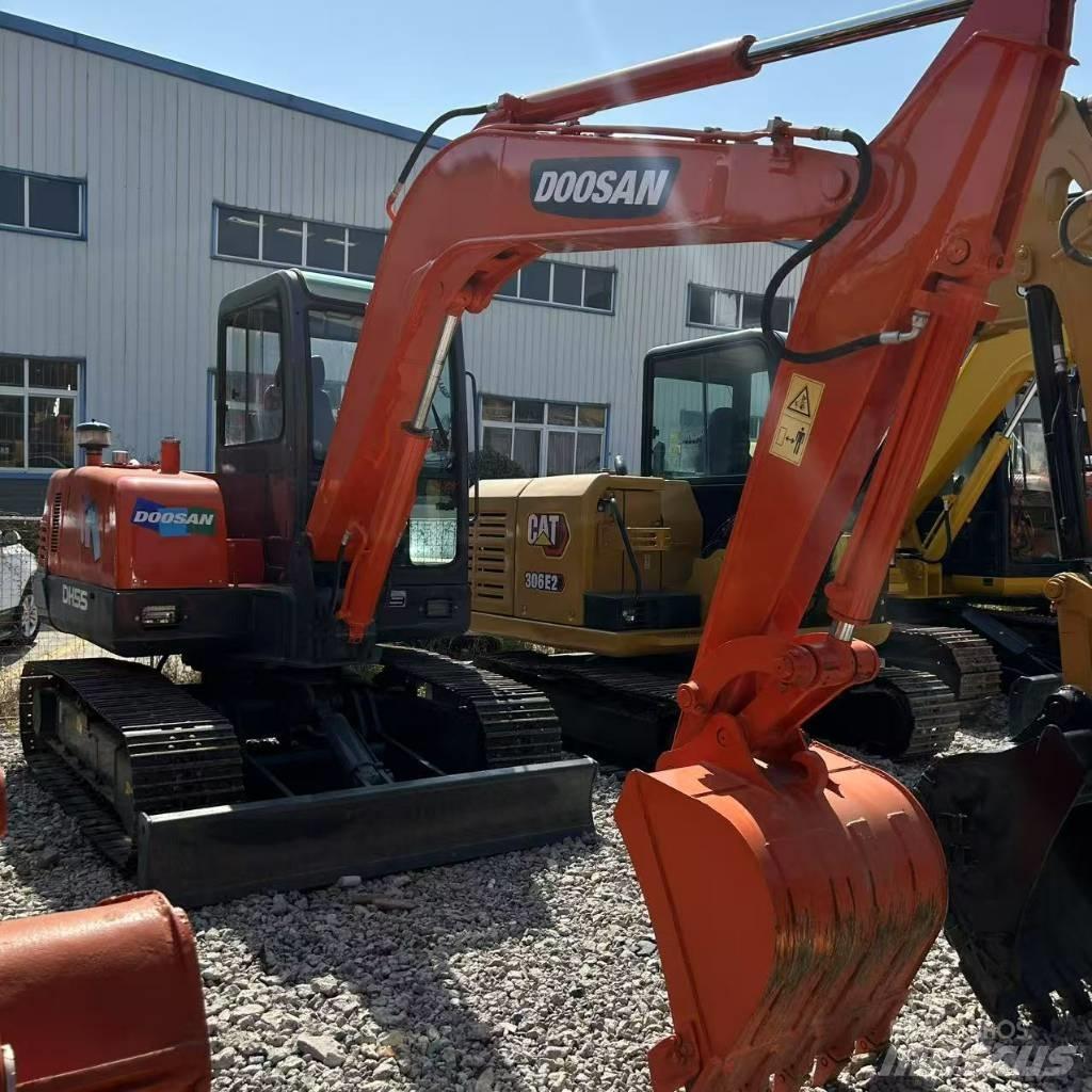 Doosan 55 Roomikekskavaatorid