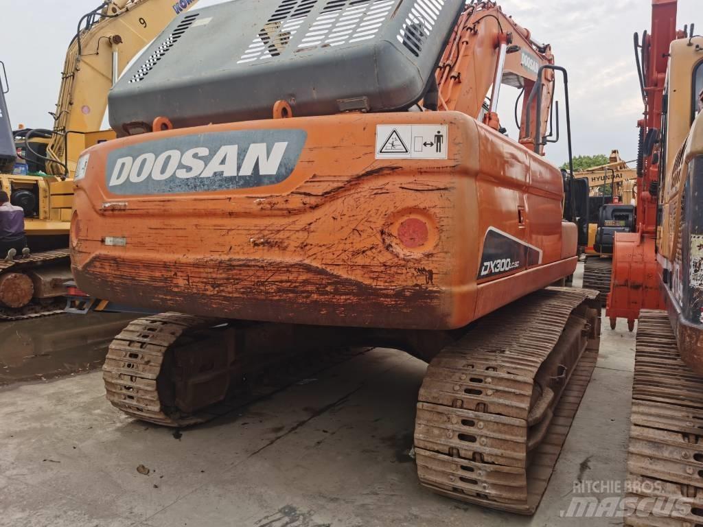 Doosan DX 300 LC Roomikekskavaatorid