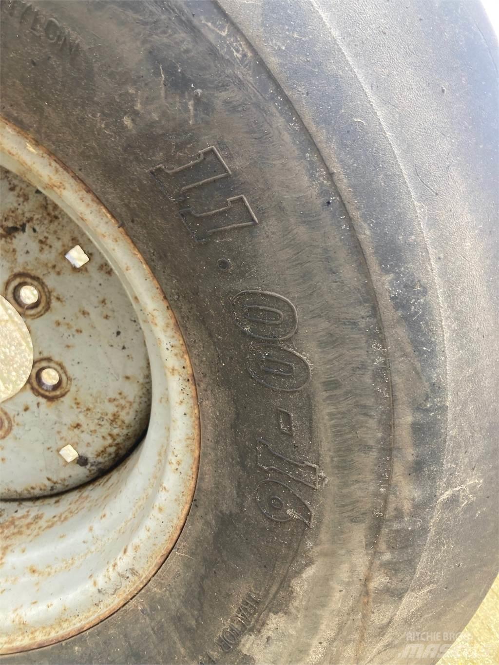 BKT 11.00-16 Rehvid, rattad ja veljed