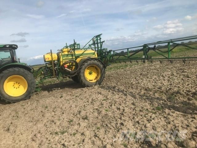 John Deere 624 Iseliikuvad pritsid